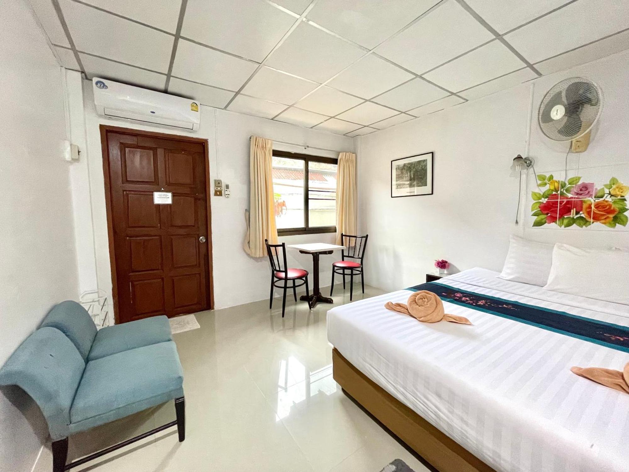 Jj Karon Beach Hotel Екстериор снимка