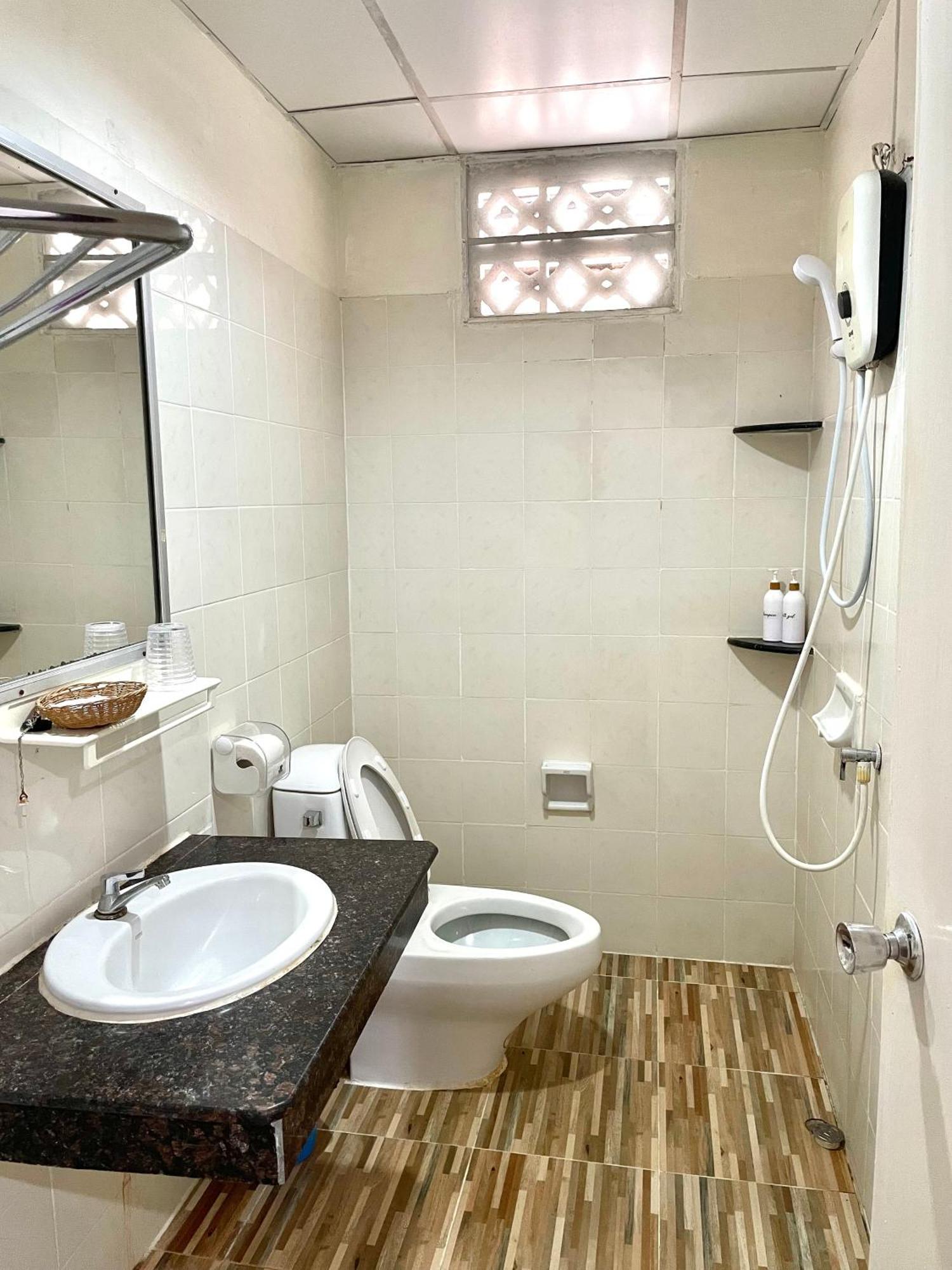 Jj Karon Beach Hotel Екстериор снимка